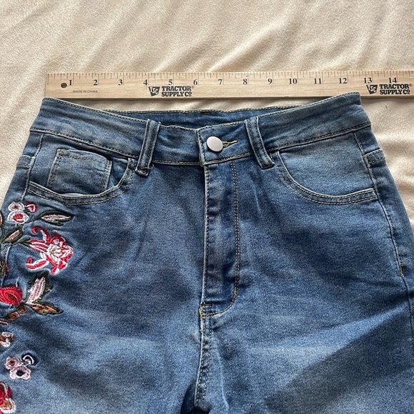 Amazon unbranded denim embroidered flower jeans - Picture 4 of 8